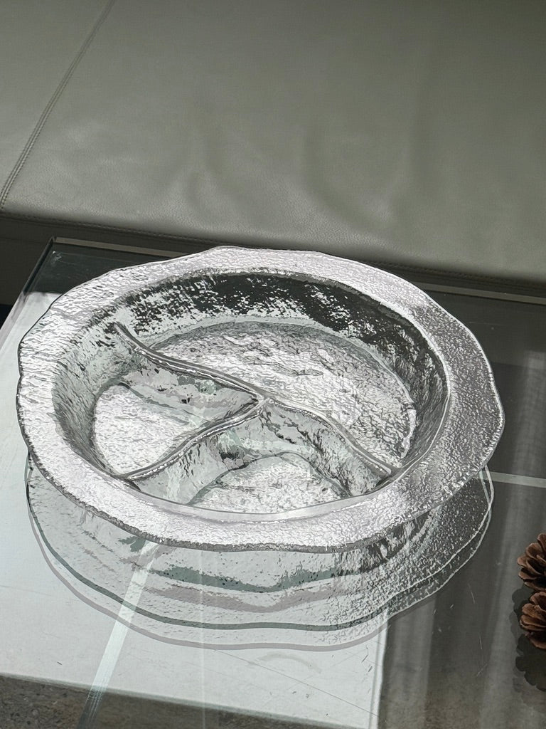 Stort glasfad med tre rum og kant