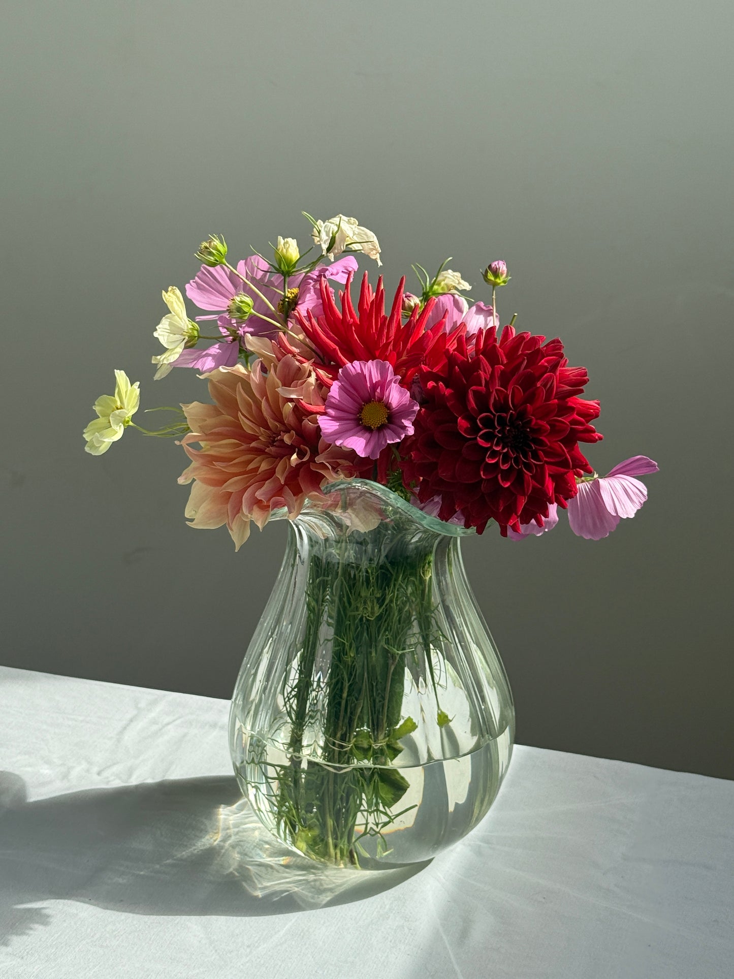 Klar riflet vase, bølget kant