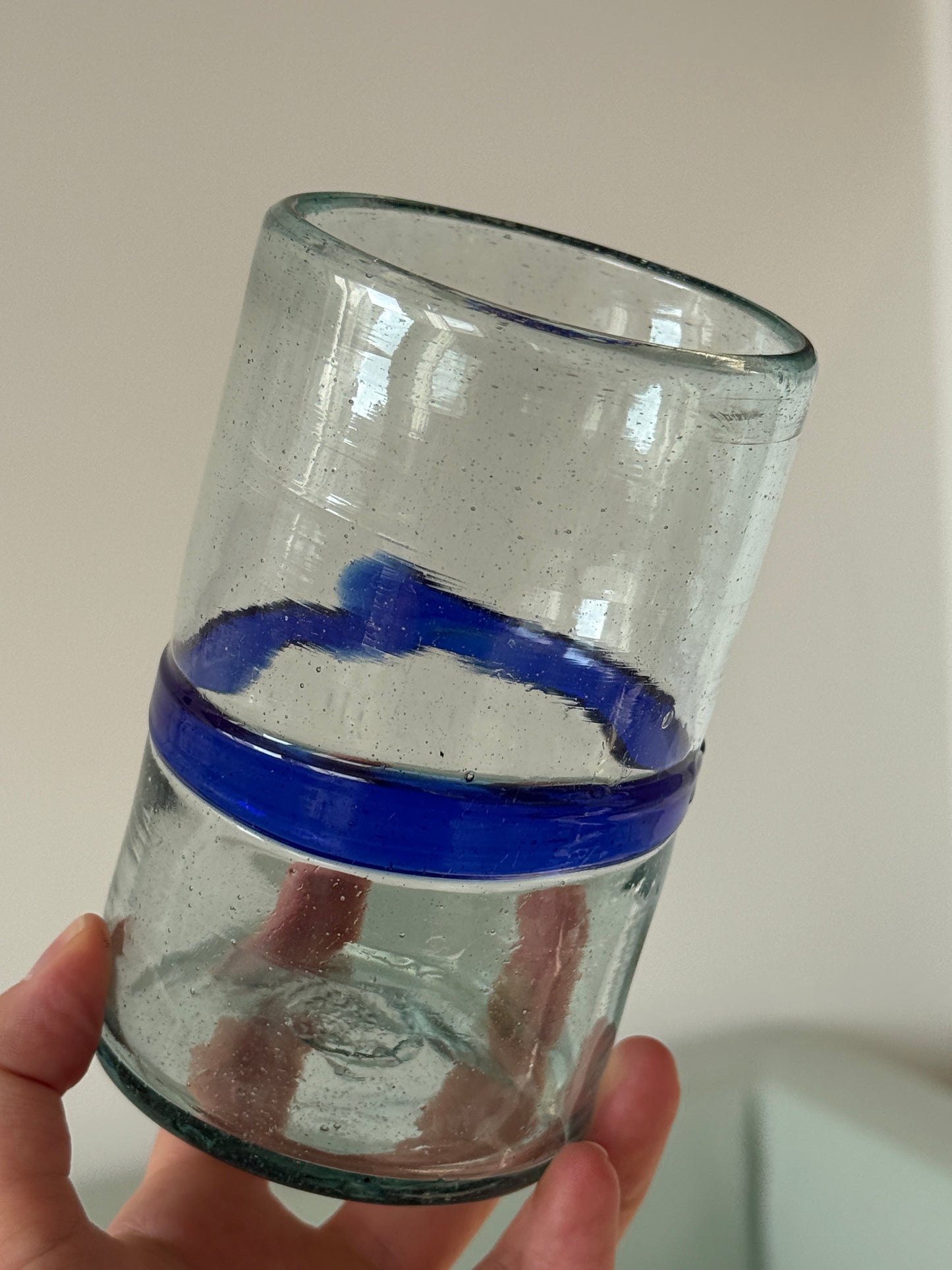 Mundblæste glas med blå detalje