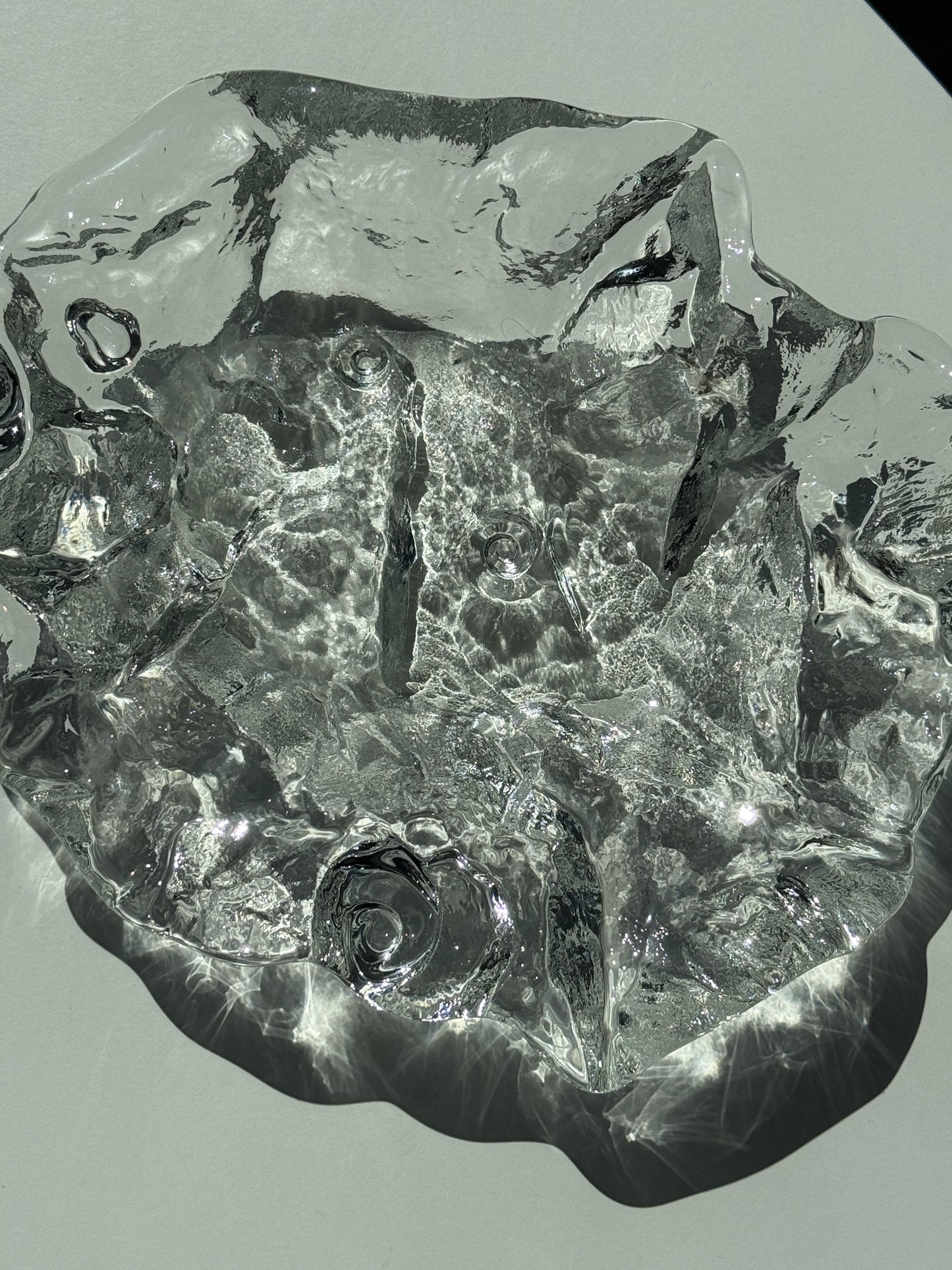 Skulpturelle glasskåle med struktur