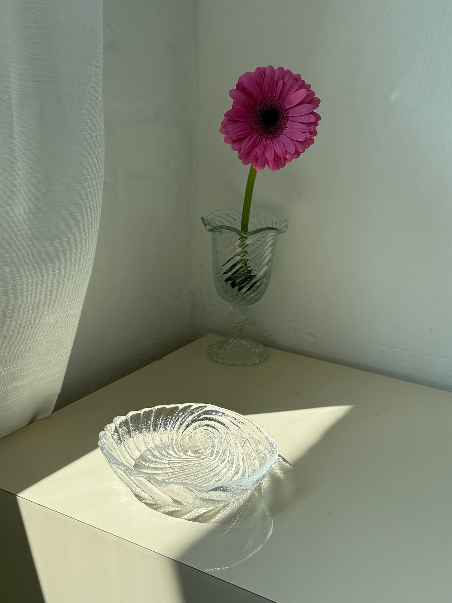 Glasskål med struktur