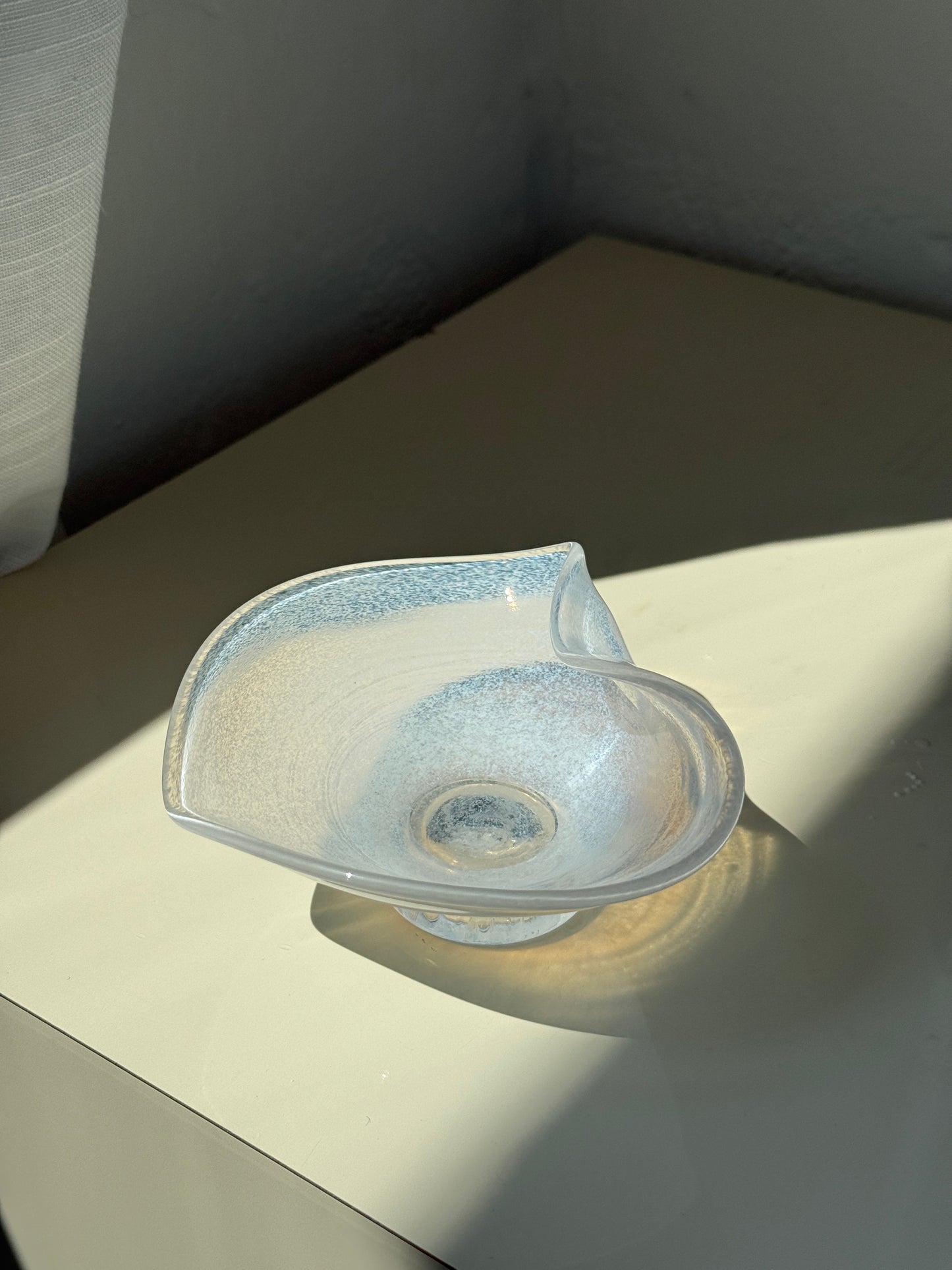 Mundblæst glasskål med lille fod