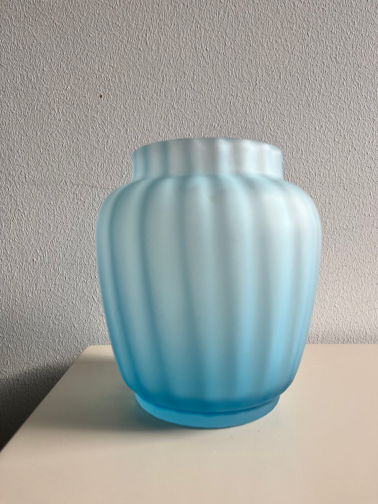 Støvblå vase