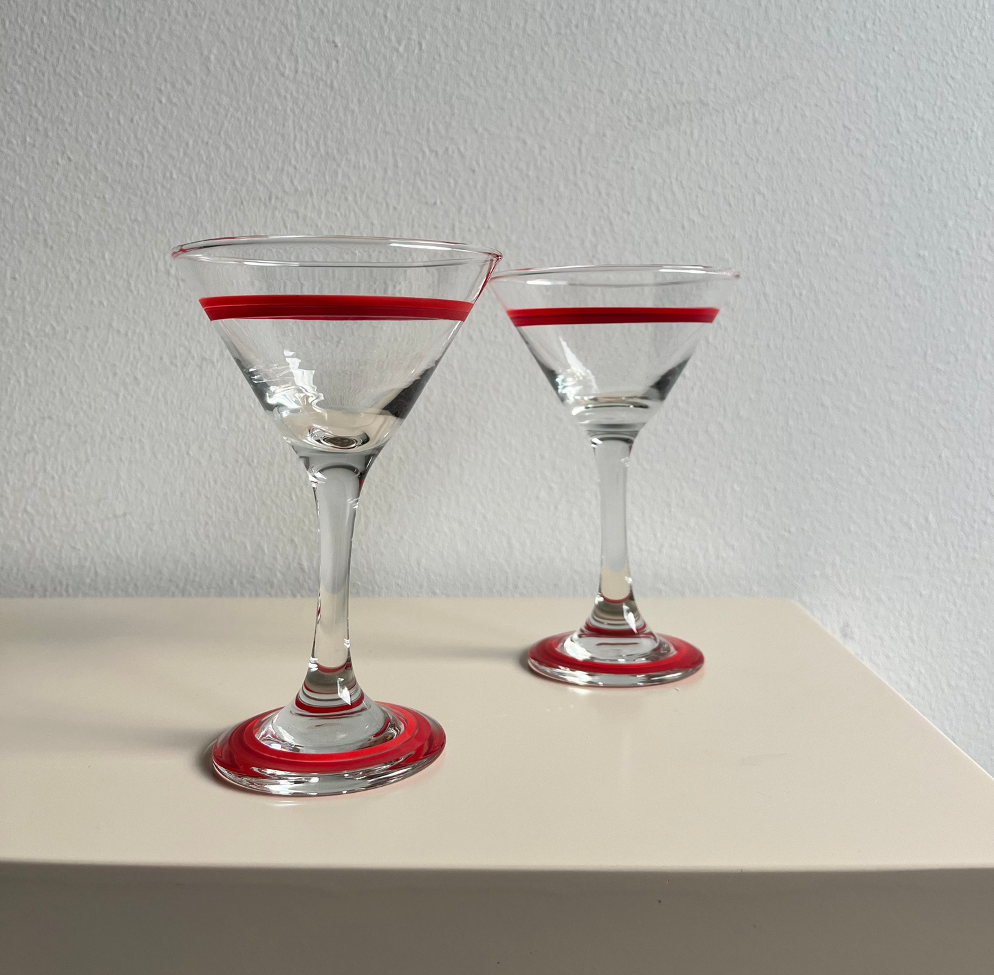 Rødstribet martini glas