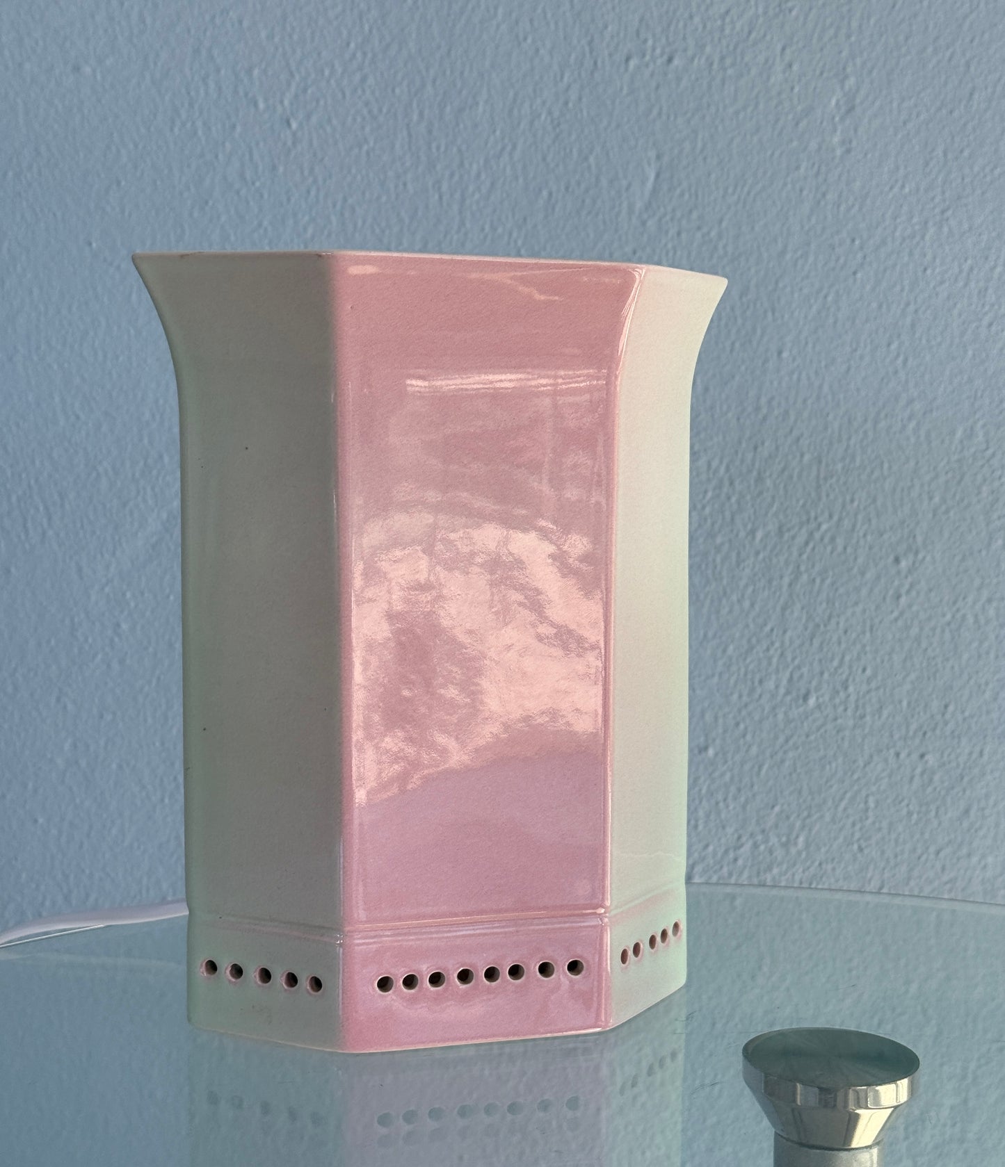 Keramiklampe i rosa/beige farve