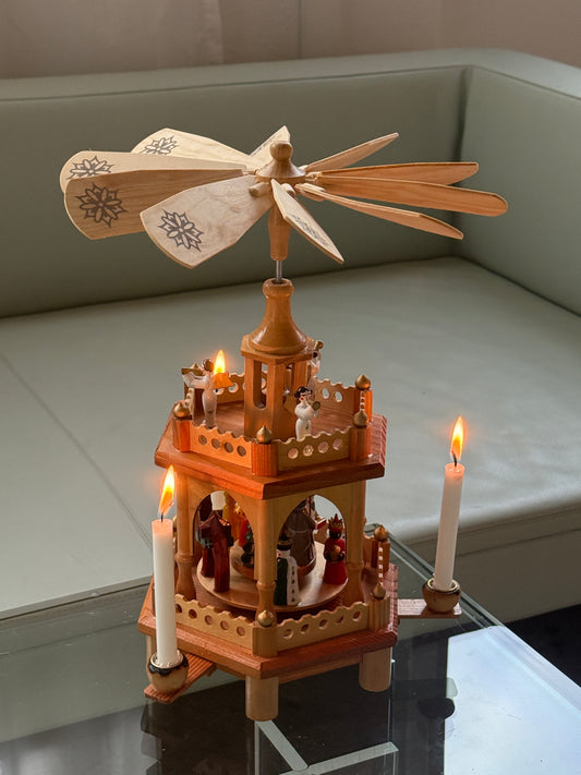 Vintage julepyramide i træ, to etager