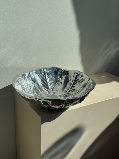 Vintage aluminiumsskål formet som et salathoved