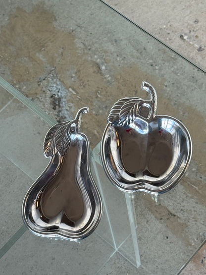 Små metalfade, æble & pære