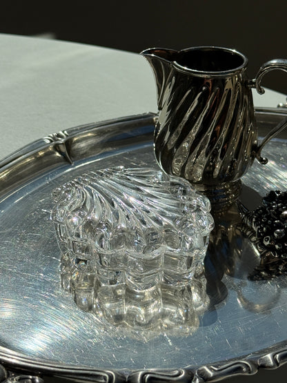 Vintage muslingeformet glaskrukke med låg