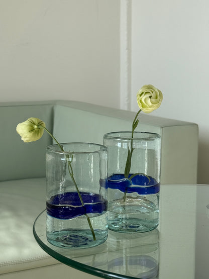 Mundblæste glas med blå detalje