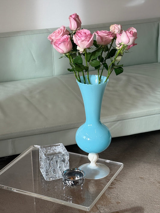 Blå/hvid vase, opalglas