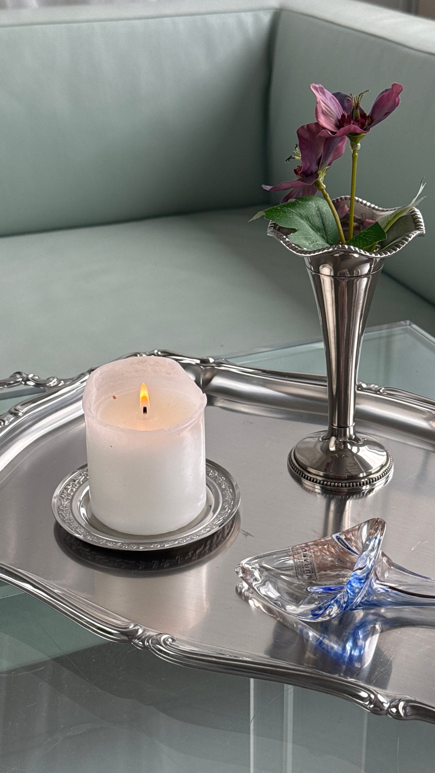 Sølvfarvet metalvase