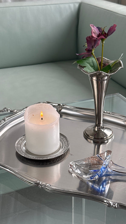 Sølvfarvet metalvase