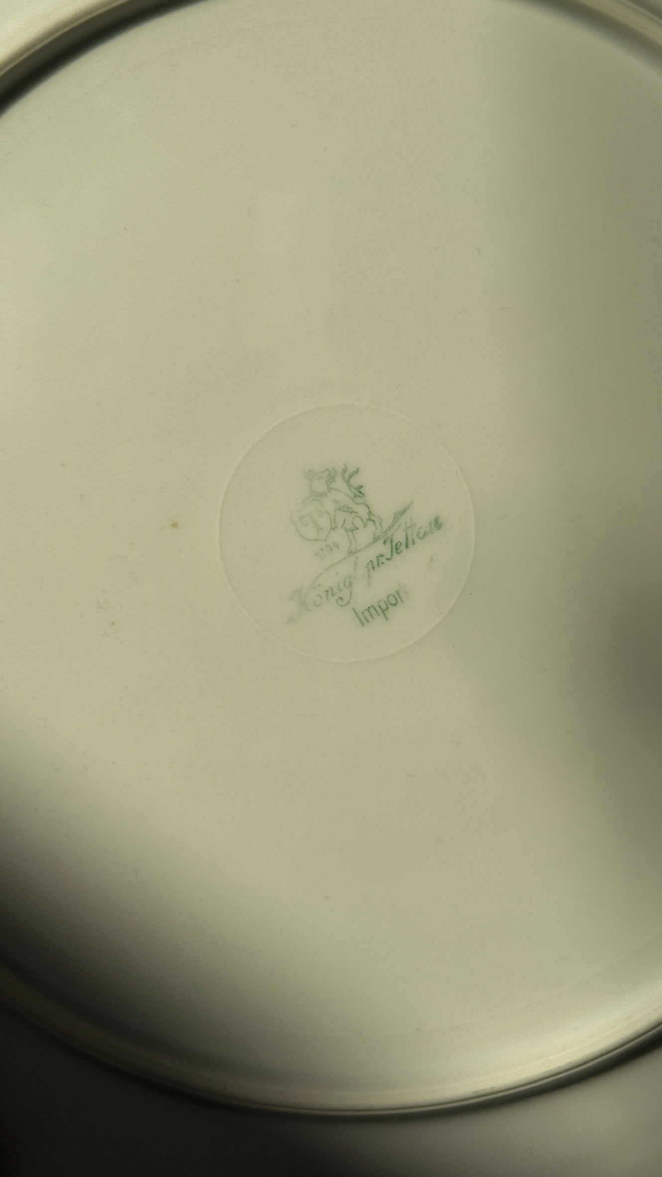 Lyseblå tallerken / serveringsfad med gulddetalje