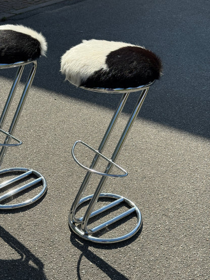 Barstole i krom med koskind