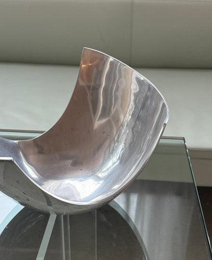 Skulpturel skål i aluminium
