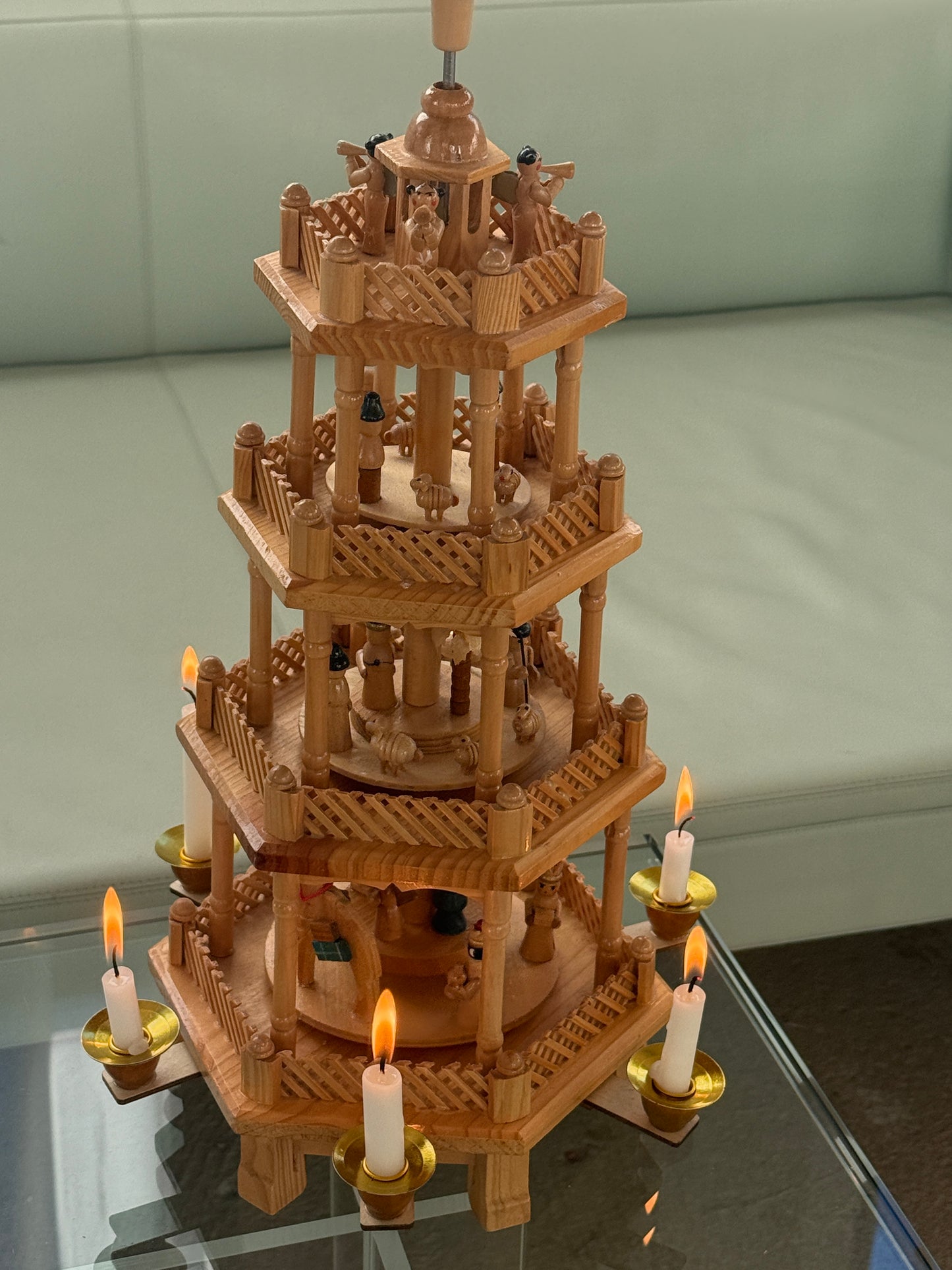 Julepyramide i naturlige nuancer - 4 etager