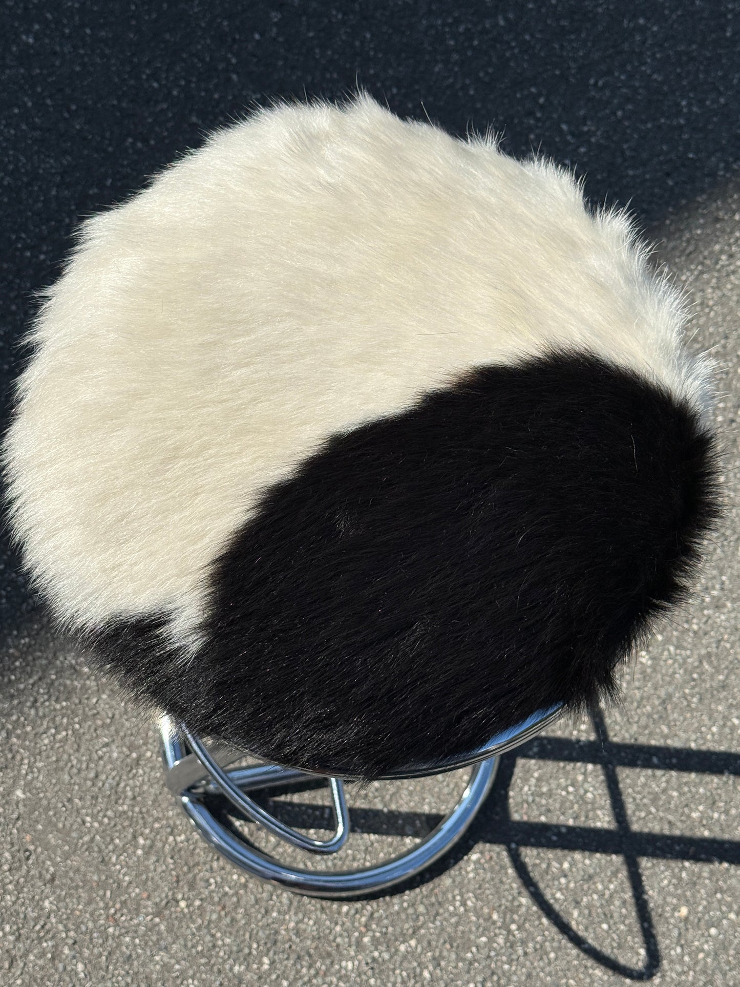 Barstole i krom med koskind