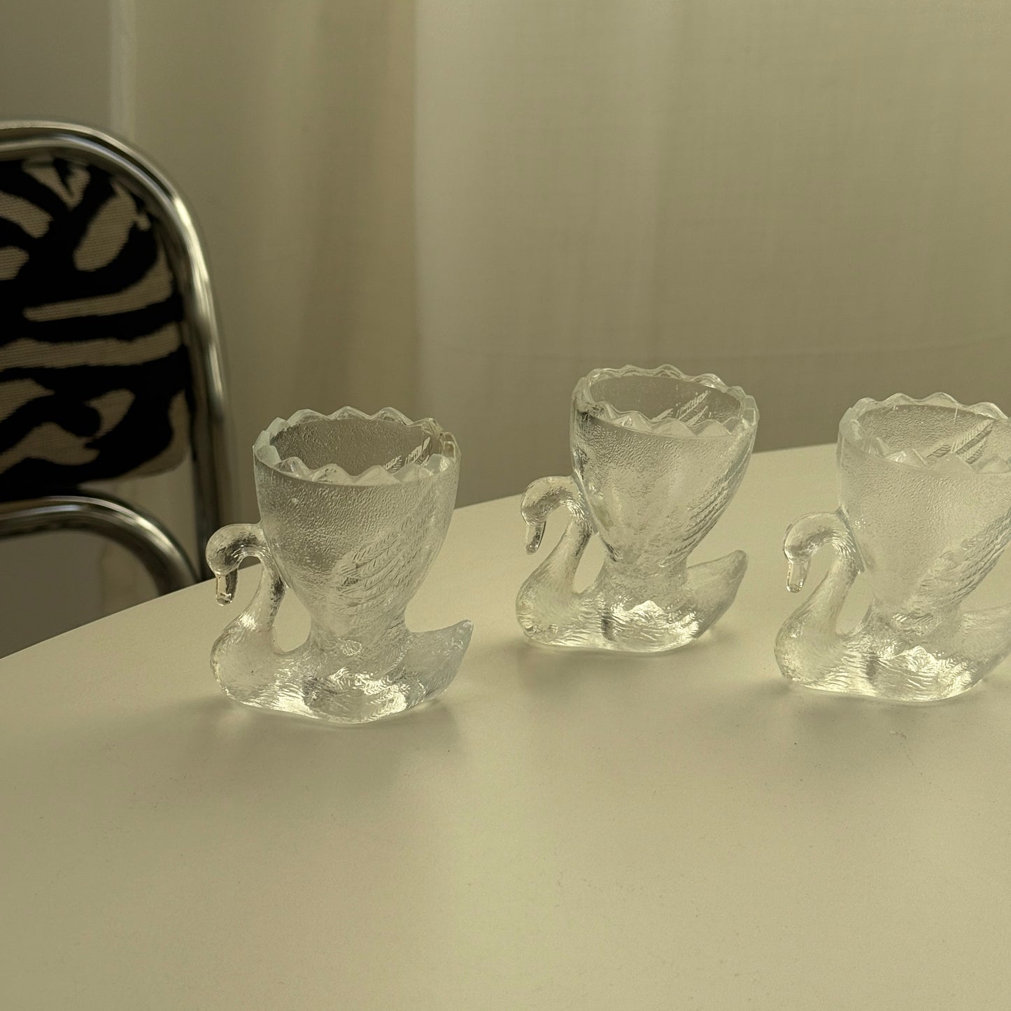 Æggebægere formet som svane, glas