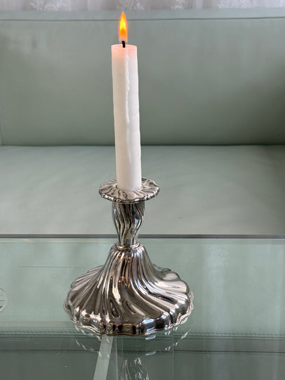 Elegant lysestage, sølvfarvet