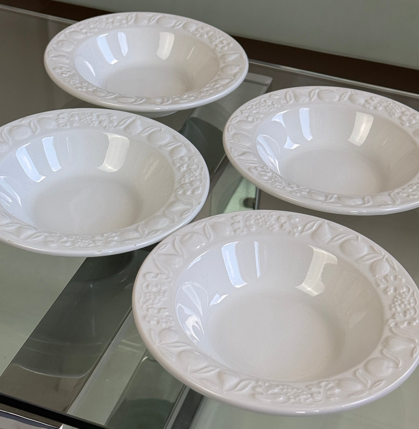 Italienske skåle med reliefkant, 4 stk.