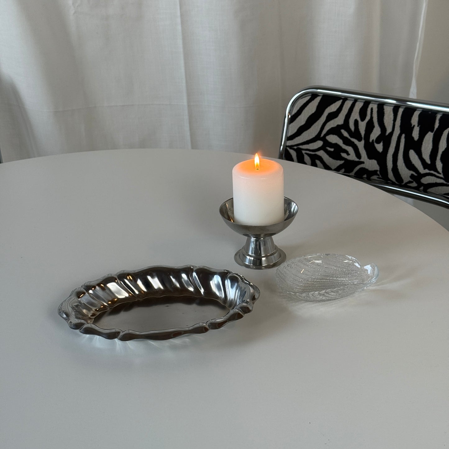 Ovalt fad med bølgekant, krom