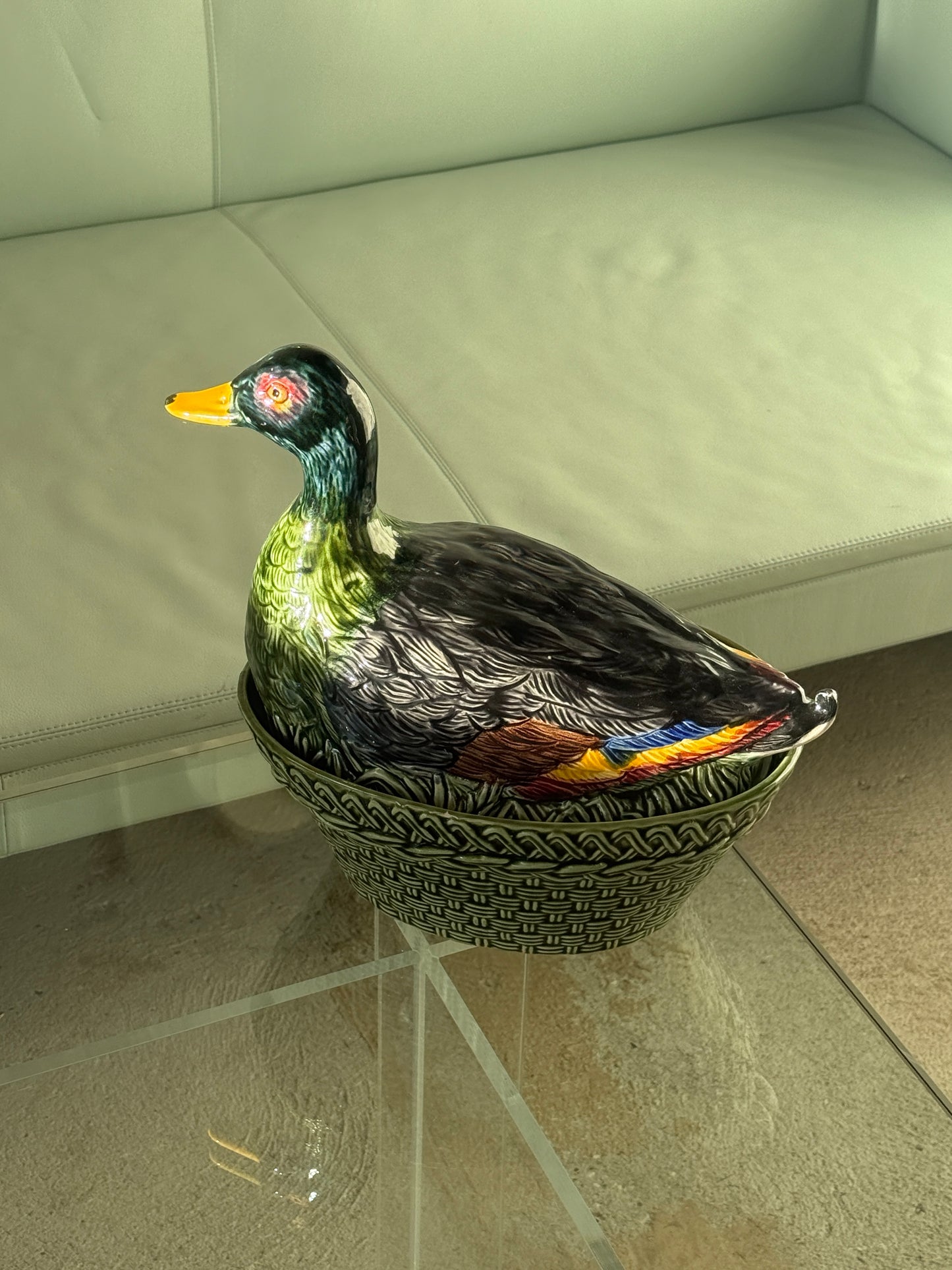 Keramisk andeformet terrin