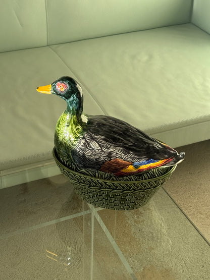 Keramisk andeformet terrin