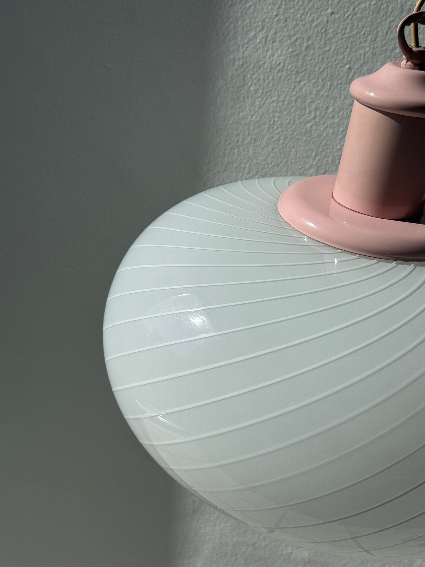Vintage Murano pendel, hvid med lyserøde detaljer