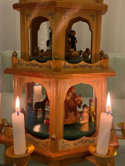 Kæmpe julepyramide i træ, 4 etager