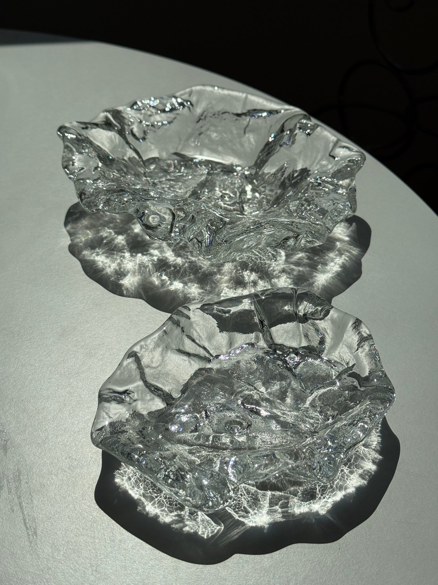 Skulpturelle glasskåle med struktur