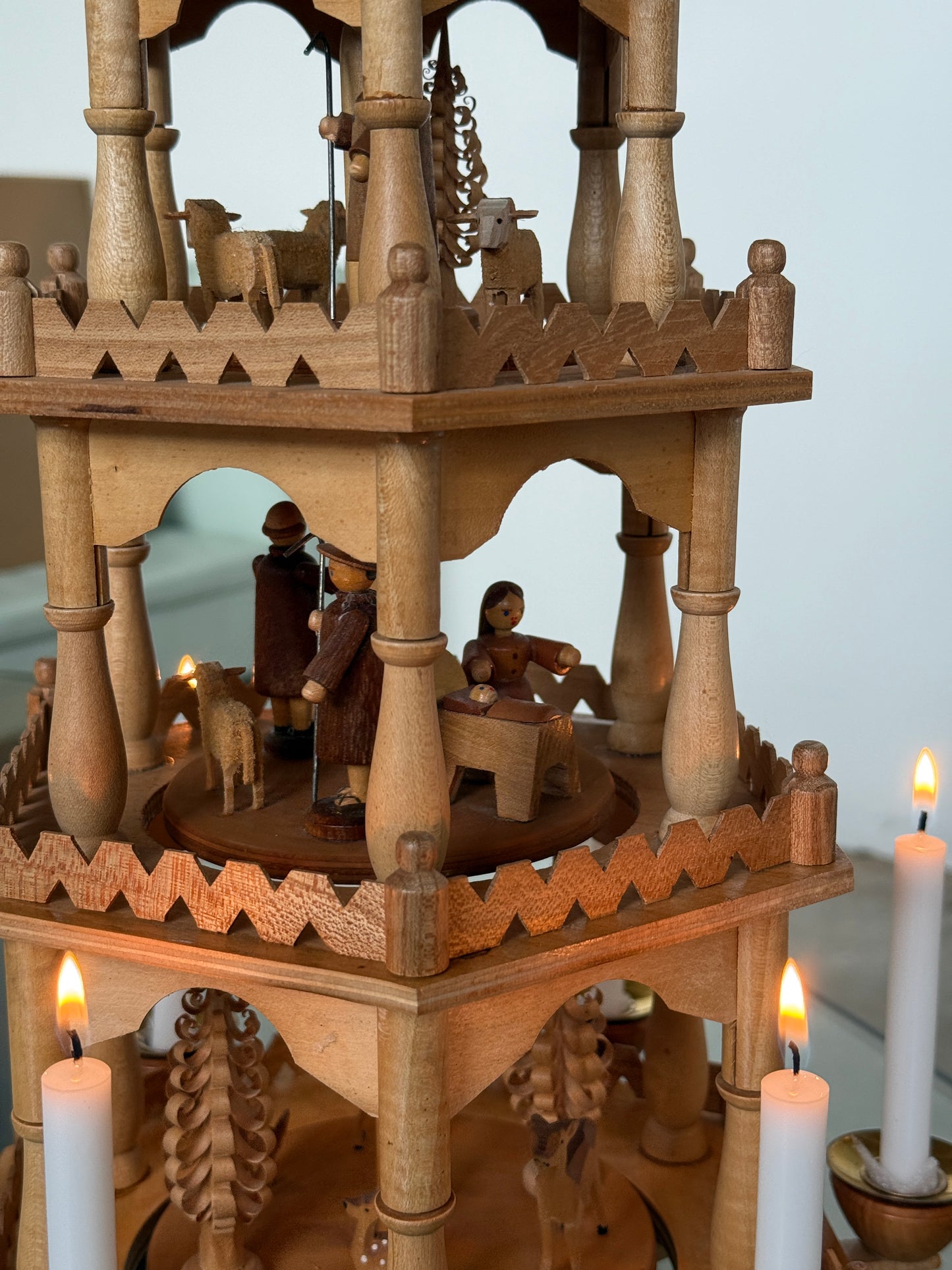 Julepyramide ~ trækarrusel