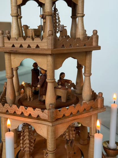 Julepyramide ~ trækarrusel