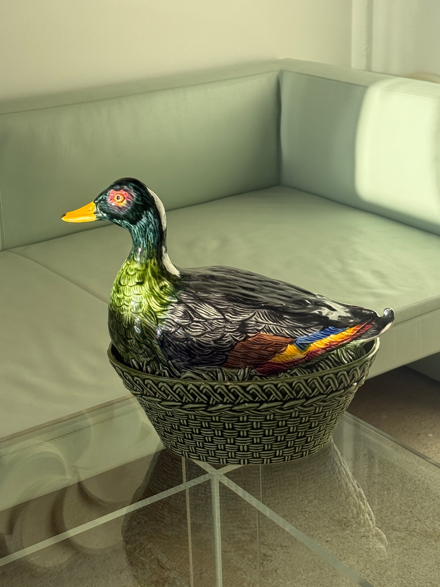 Keramisk andeformet terrin