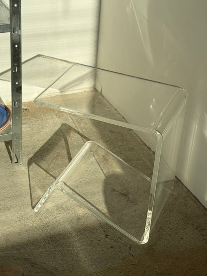 Plexiglas sidebord