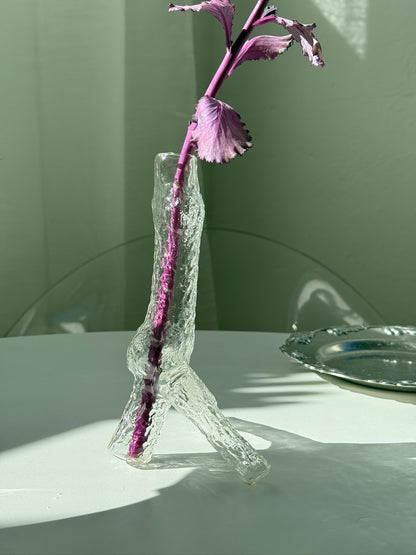 Glasvase på tre ben