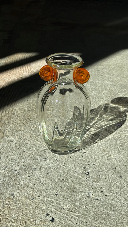 Mundblæst vase med orange detalje