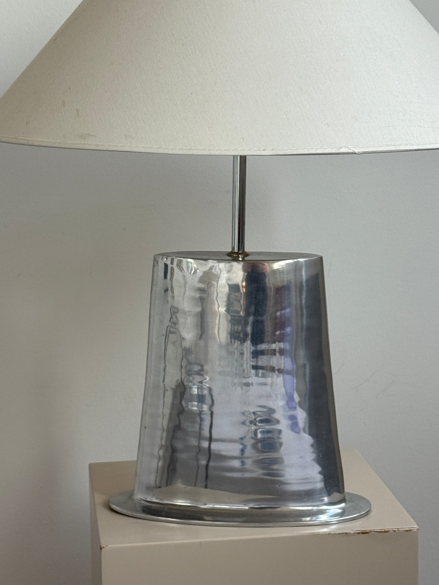 Elegant bordlampe, aluminium