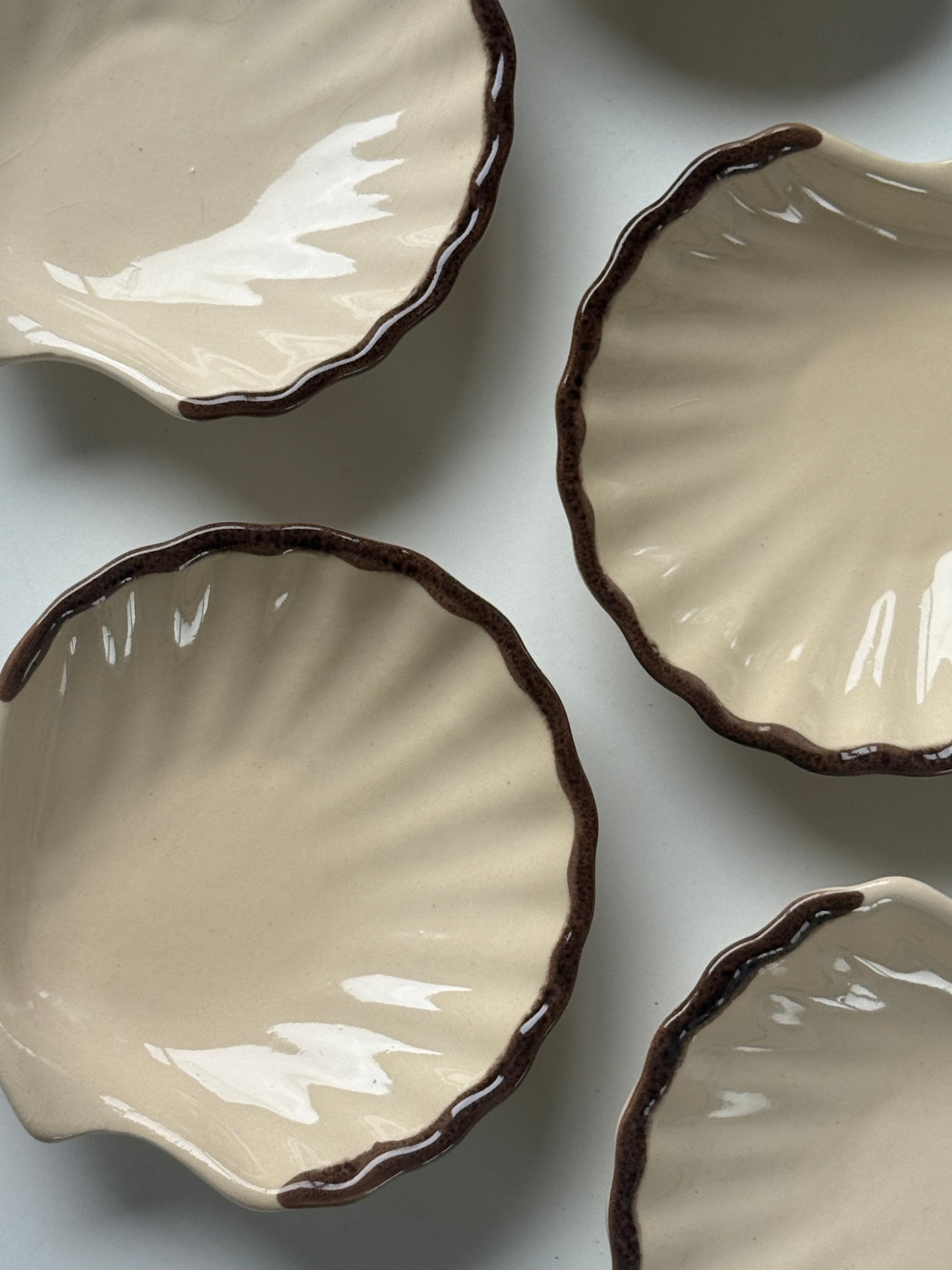 Muslingeformede serveringsskåle