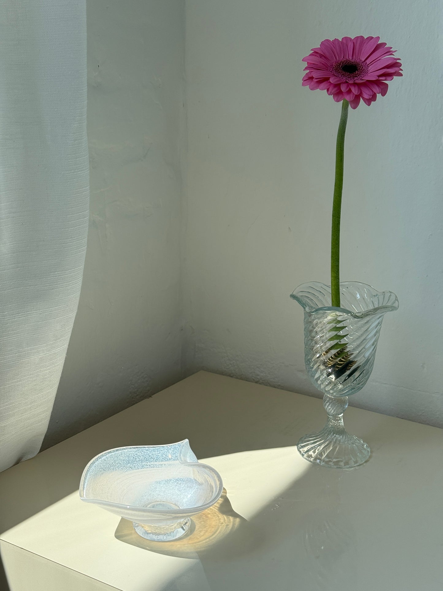 Mundblæst glasskål med lille fod