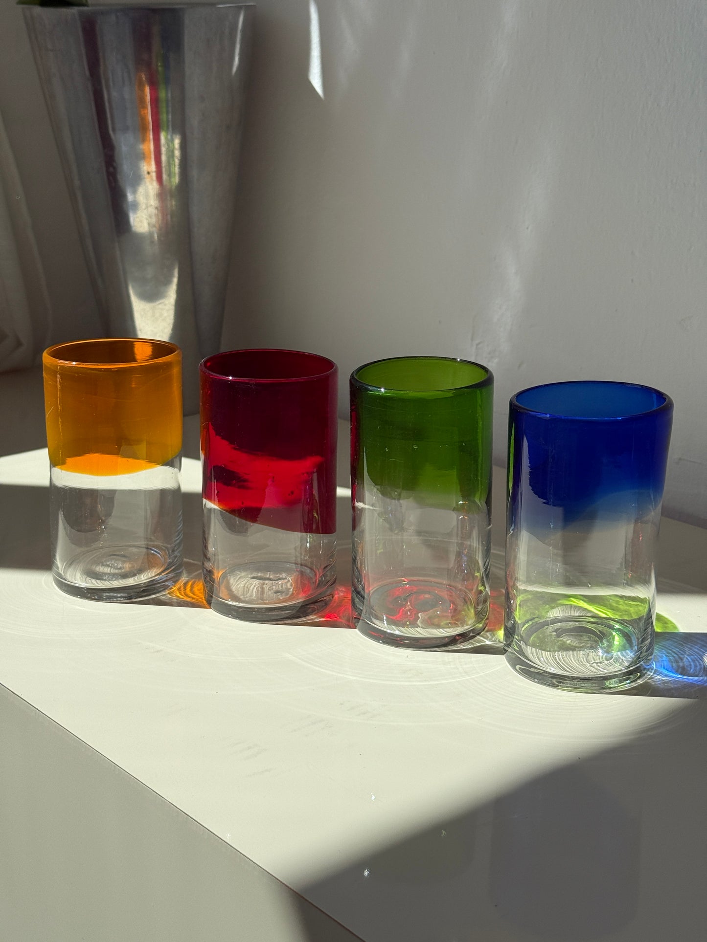 Farvet, mundblæste glas