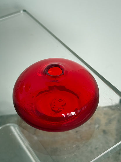 Mundblæst, rød glasvase