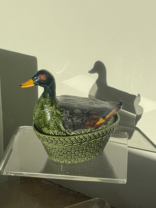 Keramisk andeformet terrin