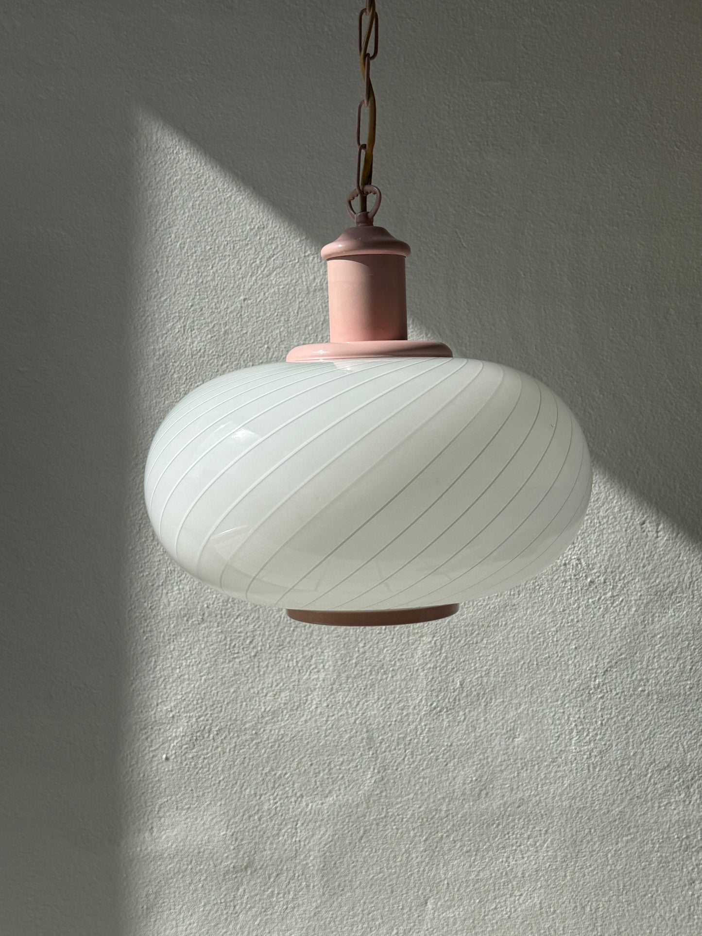 Vintage Murano pendel, hvid med lyserøde detaljer