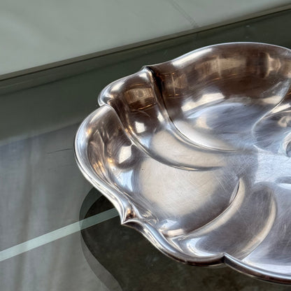 Stort serveringsfad i rustfrit stål fra 1953