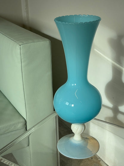 Blå/hvid vase, opalglas