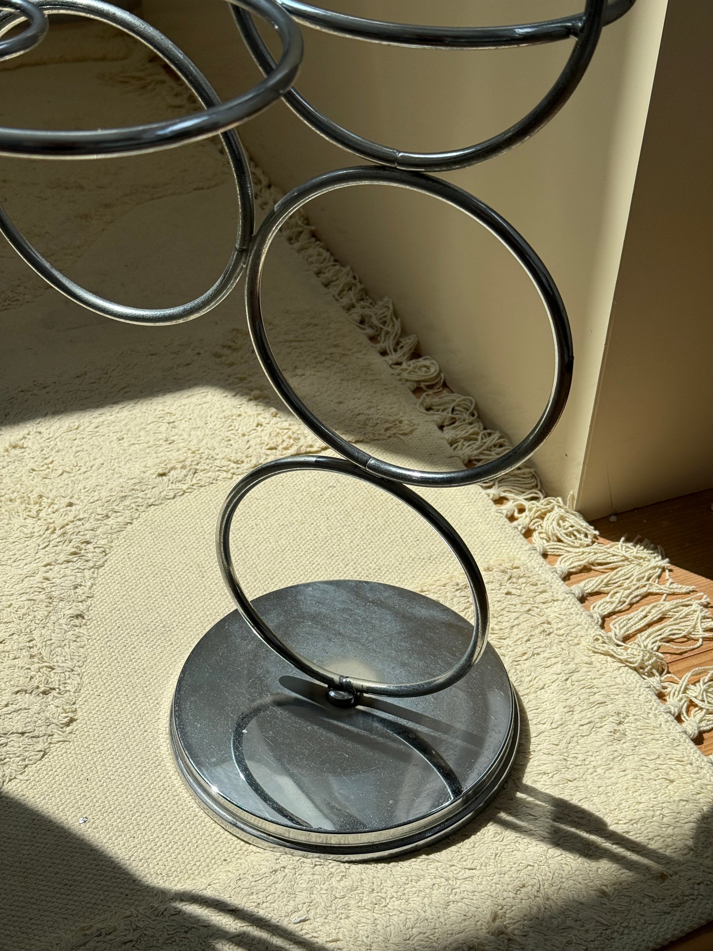 Dekorativ skulptur i metal, industrielt look