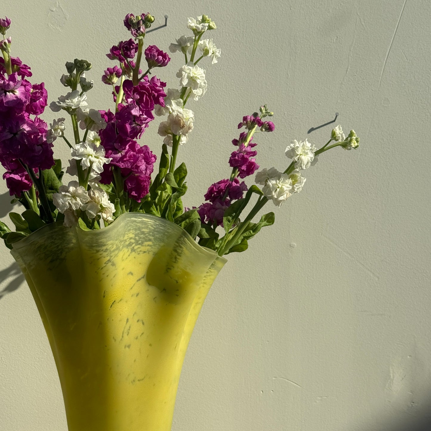 Stor, gul tulipan vase