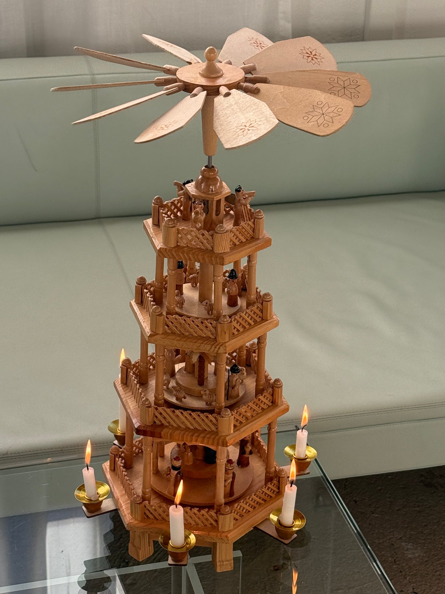 Julepyramide i naturlige nuancer - 4 etager