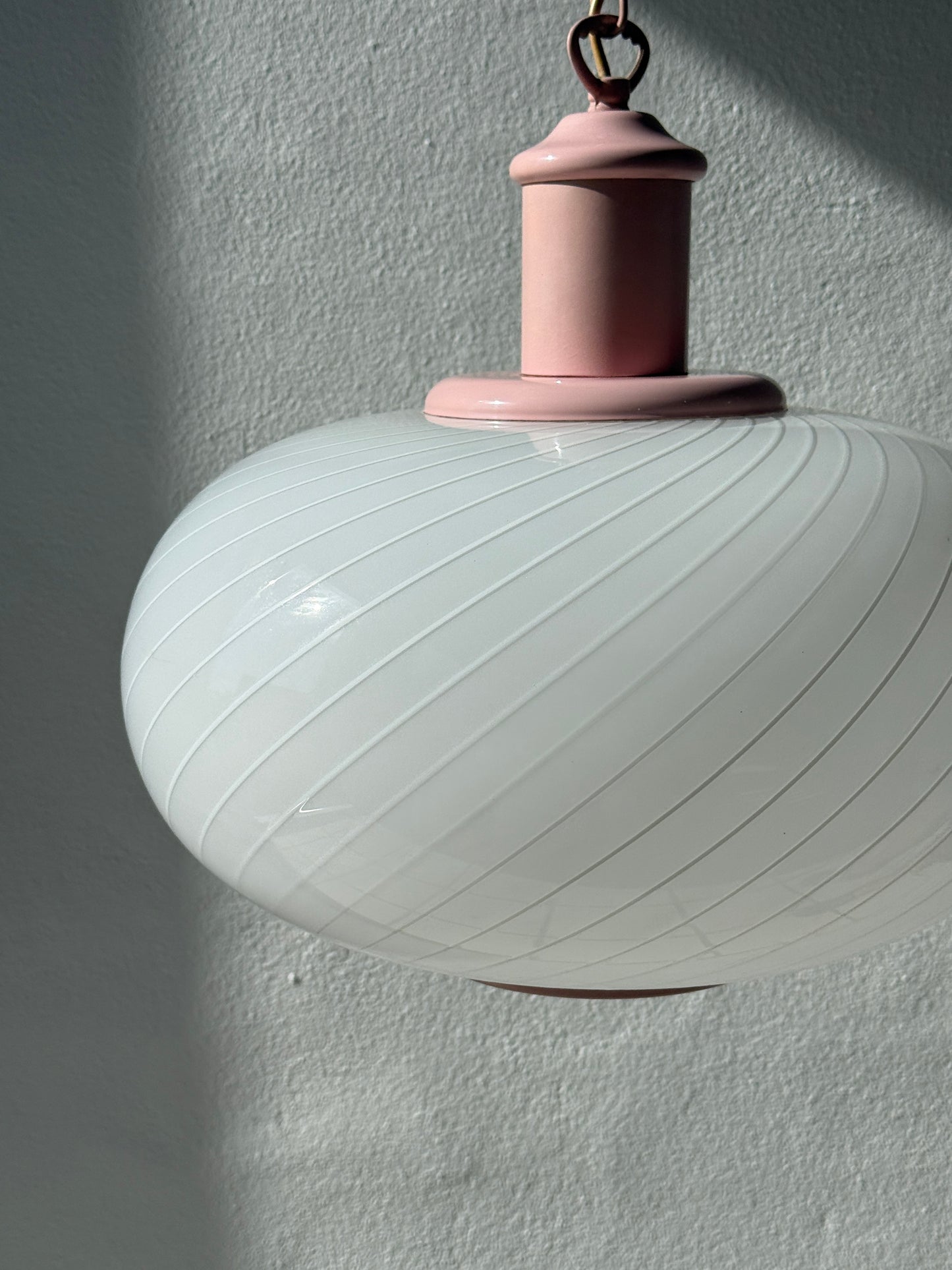Vintage Murano pendel, hvid med lyserøde detaljer